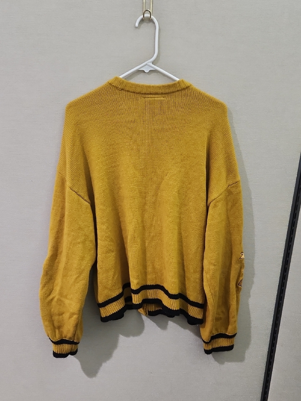 Wizarding World Harry Potter Hufflepuff Sweater Size XL - Picture 9 of 13